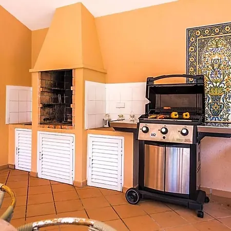 Sleeps 8 Pool Air Con Вилла *