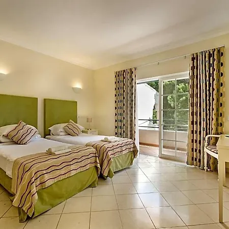 Sleeps 8 Pool Air Con Villa