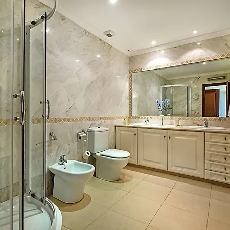 Sleeps 8 Pool Air Con *