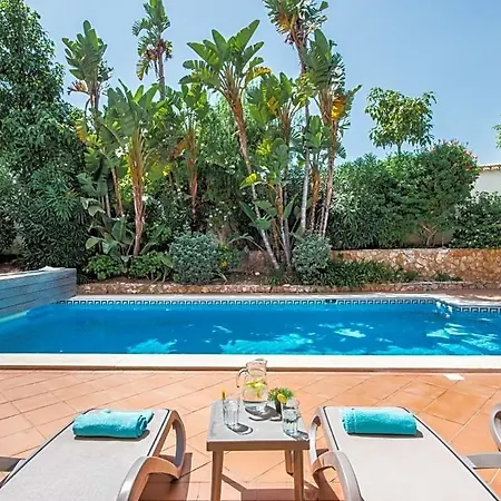 Βίλα Sleeps 8 Pool Air Con